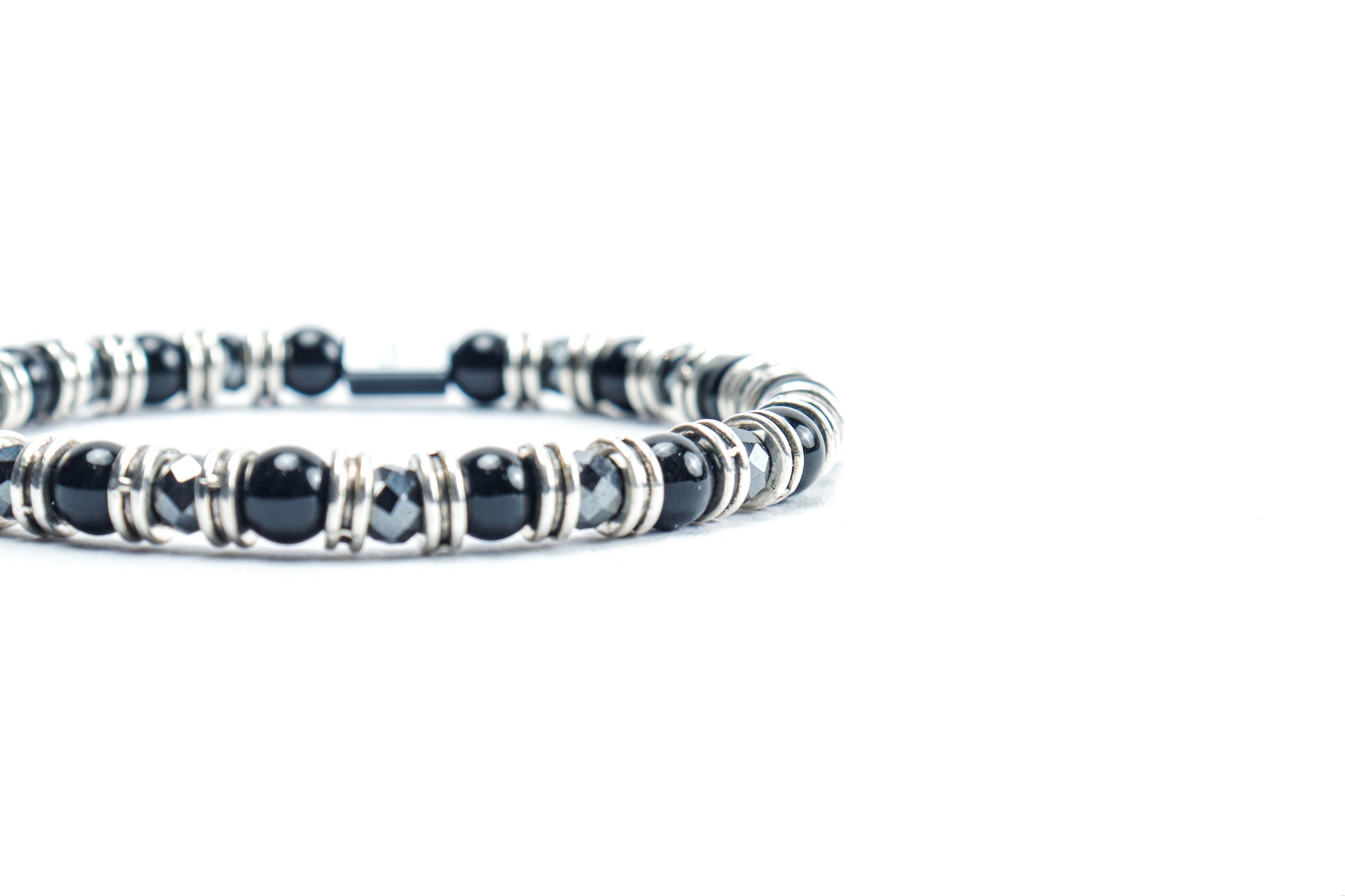 Black Onyx Bracelet by Beneka – Natural Stone Slip-On Bracelet with 6mm polished Black Onyx beads, stainless steel rings, and premium elastic silicone cord. Elegant unisex luxury wrist accessory for protection, style, and energy balance.